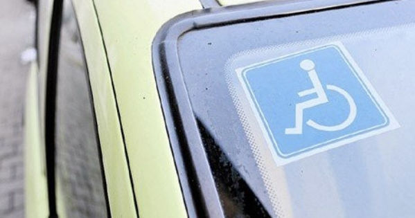 Datoriile vamale și penalitățile pentru mașinile aduse în țară de persoanele cu dizabilități vor fi anulate