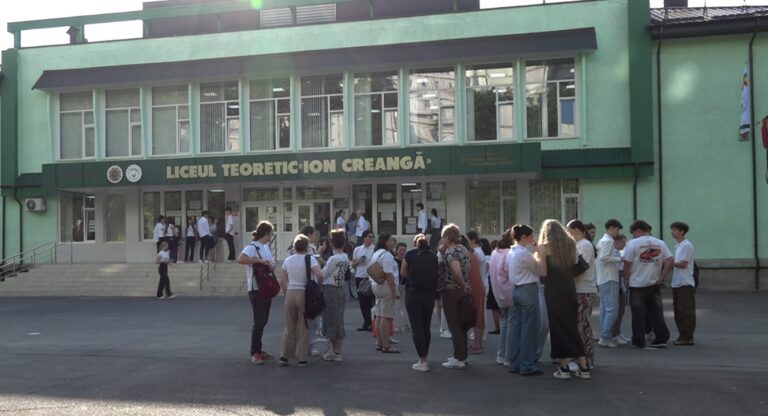 Numărul absolvenților cu media generală zece la bacalaureat a crescut după examinarea contestațiilor