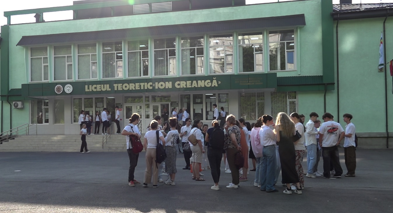 „Important e să fie de trecere”. Peste 15.700 de absolvenți au susținut examenul de BAC la limba de instruire