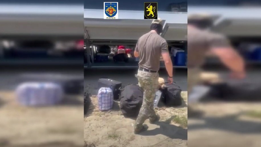 Amfetamină ascunsă în borcane cu suplimente, depistată într-un autocar venit din Varna