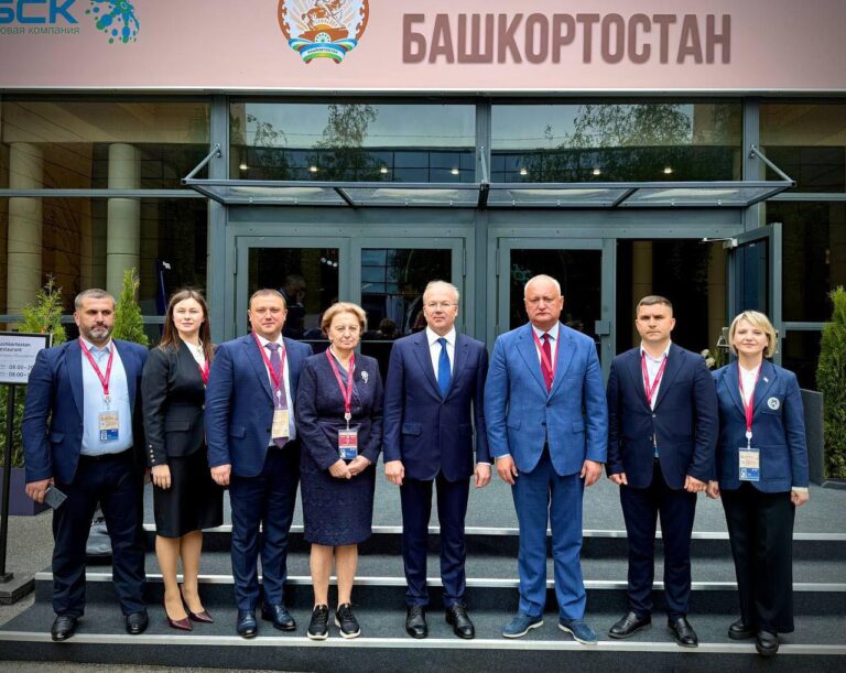 Socialiștii moldoveni, alături de oamenii lui Șor, participă la forumul organizat de Putin la Sankt Petersburg