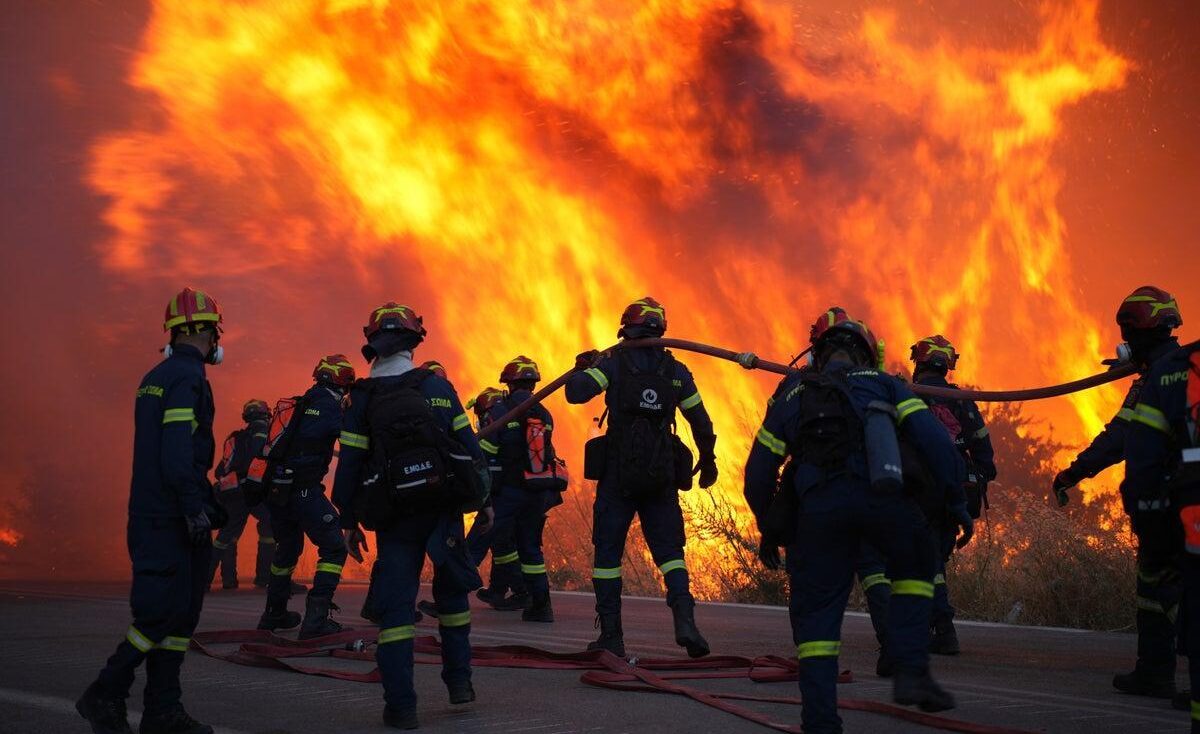 Trei incendii de vegetație fac ravagii pe insula Chios. Zeci de localități, evacuate