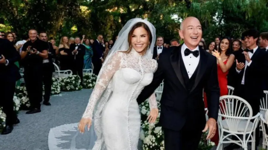 Jeff Bezos s-a căsătorit cu Lauren Sanchez. Imagini spectaculoase de la nunta anului