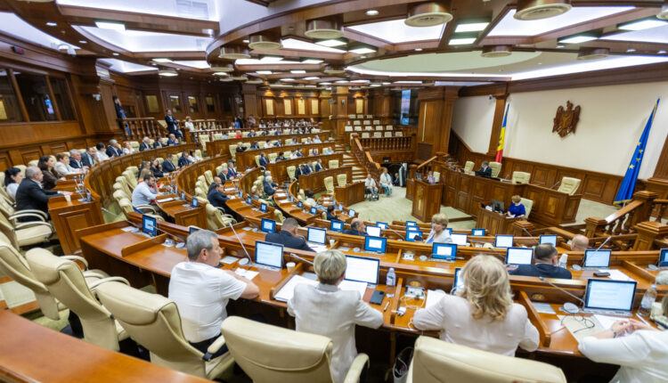 Bugetul de stat pentru 2025, rectificat în prima lectură. 1.000 de lei ajutor unic pentru elevi 