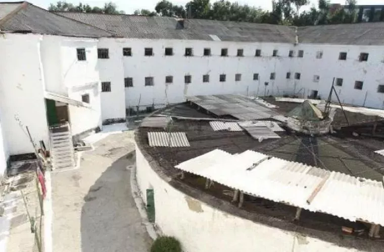 Un angajat al MAI, suspectat că a ajutat o deținută să evadeze din Penitenciarul 13. A fost reținut pentru 72 de ore