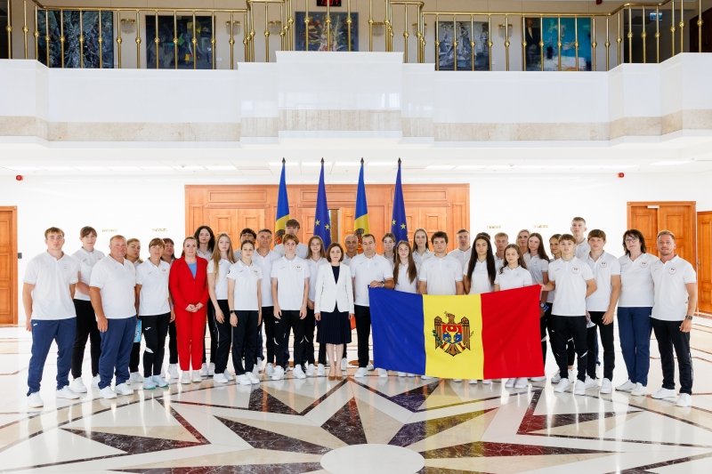 Maia Sandu a înmânat drapelul sportivilor care vor reprezenta țara la Festivalul Olimpic al Tineretului European