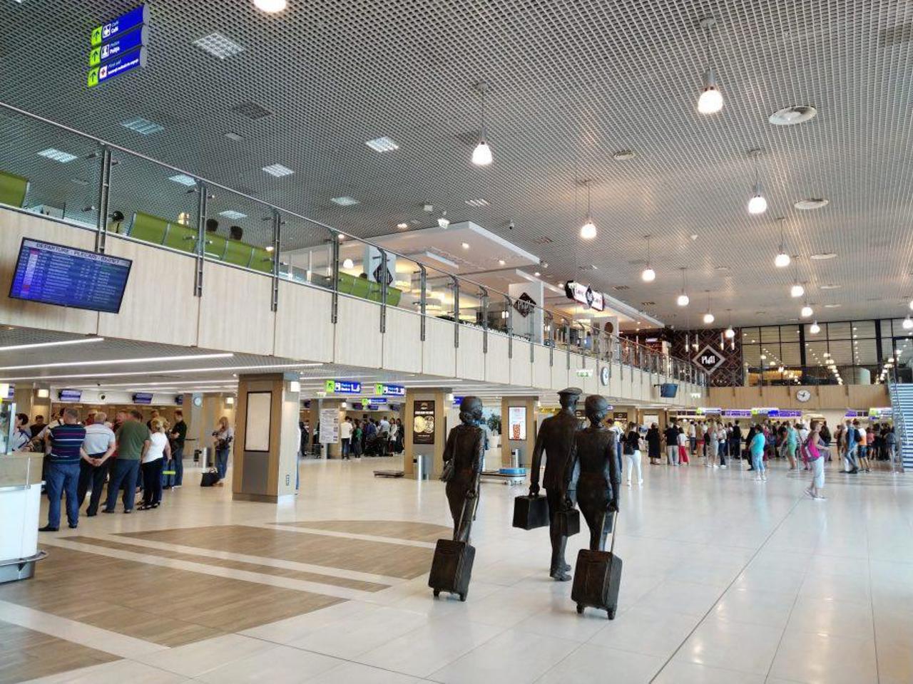 Furt pe Aeroportul Chișinău. Un moldovean a rămas fără bagajul în care se aflau 1.500 de dolari