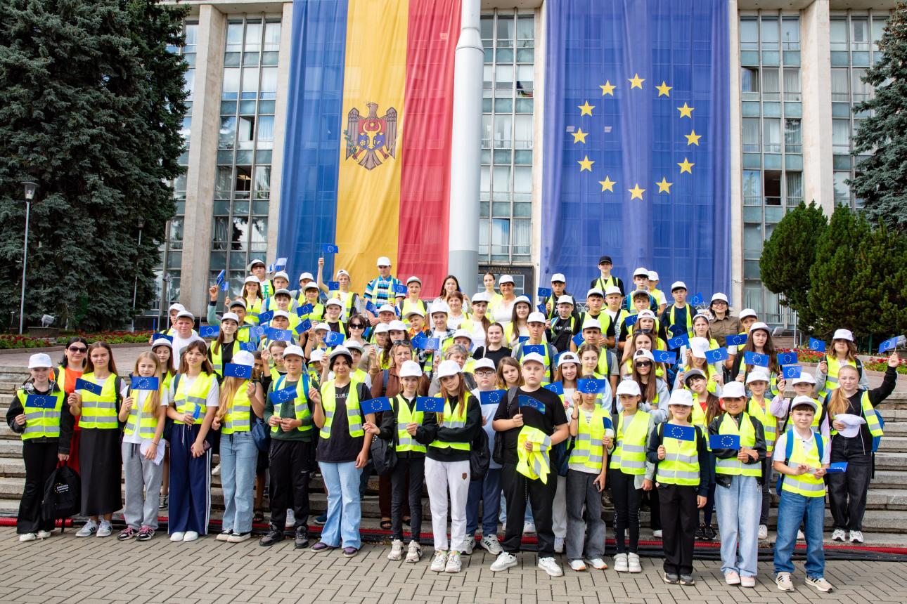 Peste 1400 de copii au vizitat Capitala în cadrul celei de-a doua ediții a programului „Excursia Europeană”
