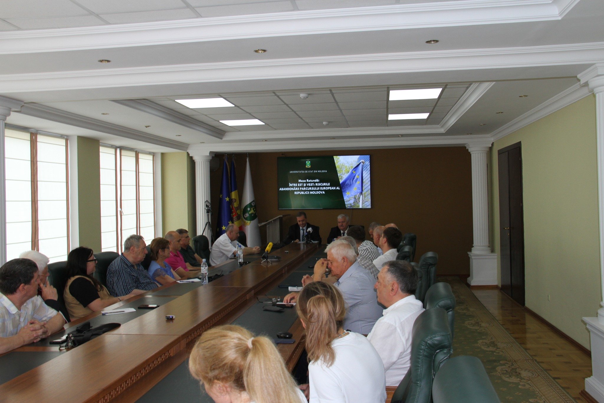 USM a găzduit o dezbatere strategică despre viitorul Republicii Moldova: Est sau Vest?