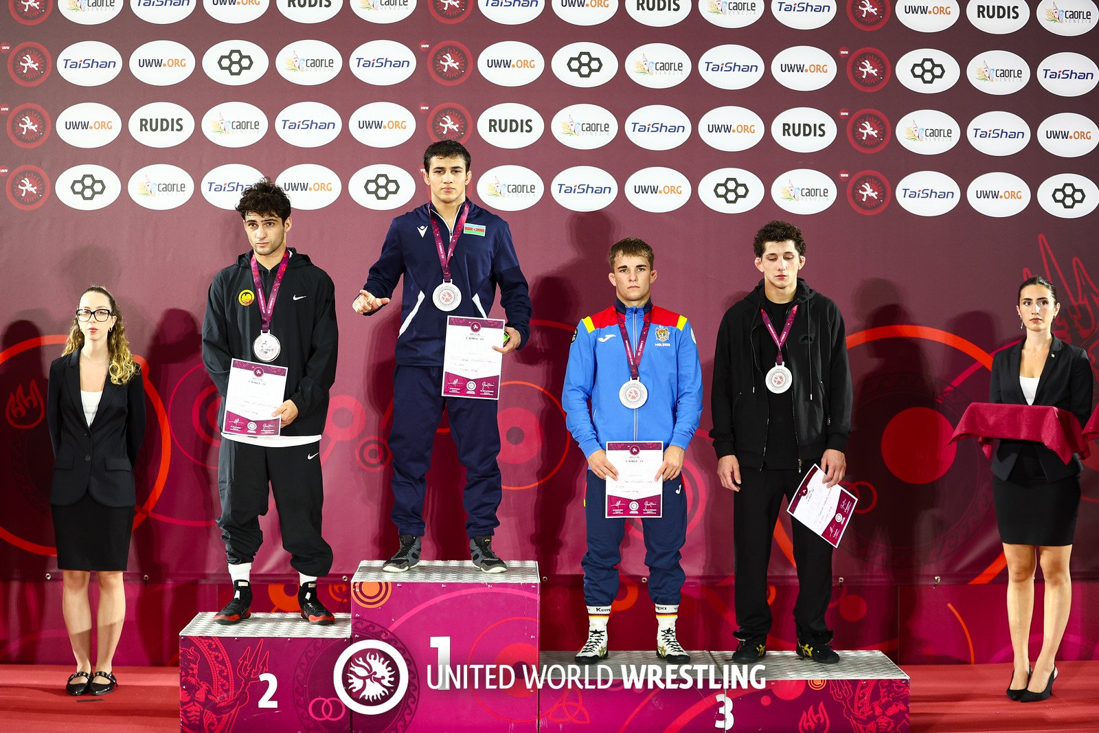 Doi luptători moldoveni, medaliați cu bronz la Campionatul European U20 din Italia