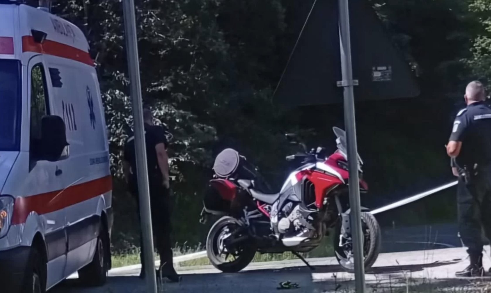 Tragedie în România: Un motociclist italian, ucis de un urs pe care încerca să-l hrănească