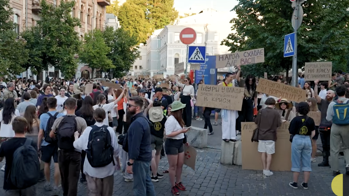 Ucrainenii protestează față de legea care subordonează instituțiile anticorupție procurorului numit de președinte
