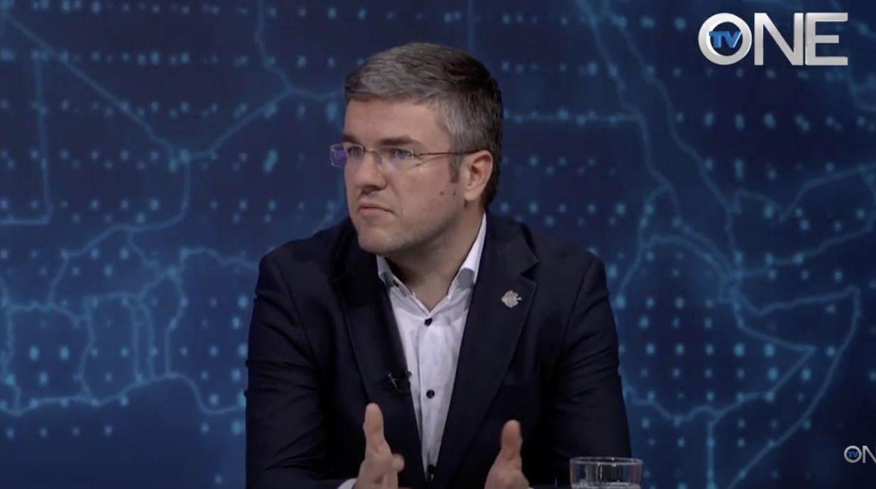 Un senator român cere explicații despre actele de identitate românești ale lui Plahotniuc și Țuțu