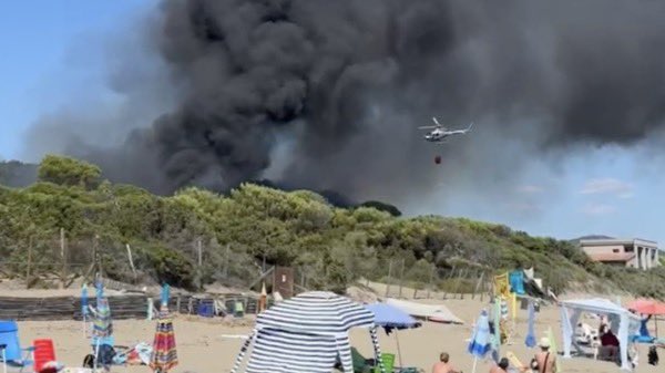 Incendiu puternic în Toscana: peste 600 de turiști au fost evacuați de urgență