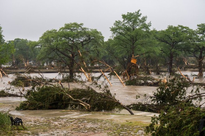 Bilanț tragic în Texas: 43 de morți și zeci de copii dispăruți după inundații devastatoare