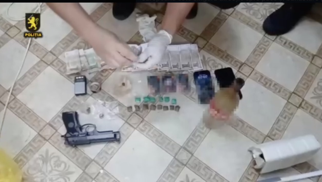 Percheziții în nordul țării într-un dosar de trafic de droguri. Două persoane, reținute
