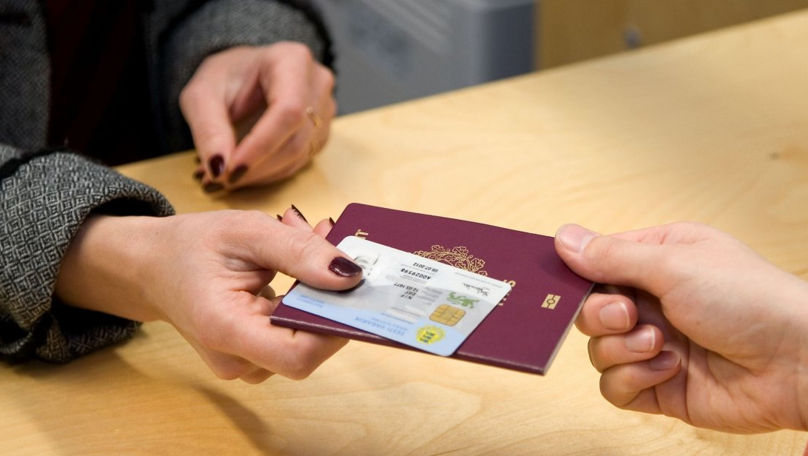 Străinii care locuiesc legal în Moldova vor avea un nou tip de act de identitate