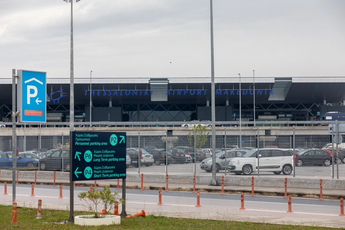 Doi moldoveni, suspectați inclusiv de omor, reținuți pe aeroportul din Salonic