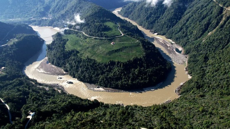 China construiește cea mai mare hidrocentrală din lume. Barajul uriaș stârnește controverse