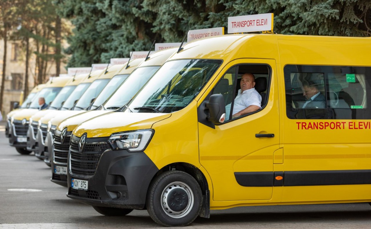 Școlile din Moldova vor primi microbuze moderne pentru elevii cu nevoi speciale