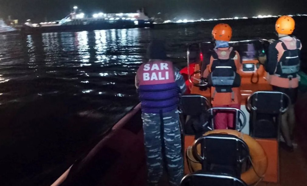 Tragedie. Morți și dispăruți după ce un feribot s-a scufundat în apropierea insulei Bali