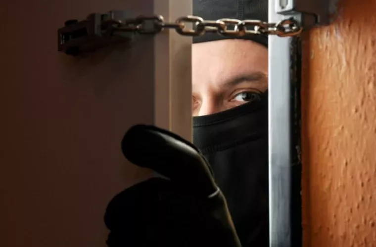 Furt într-un apartament din Capitală. Prejudiciul cauzat proprietarului, peste 9.000 de lei