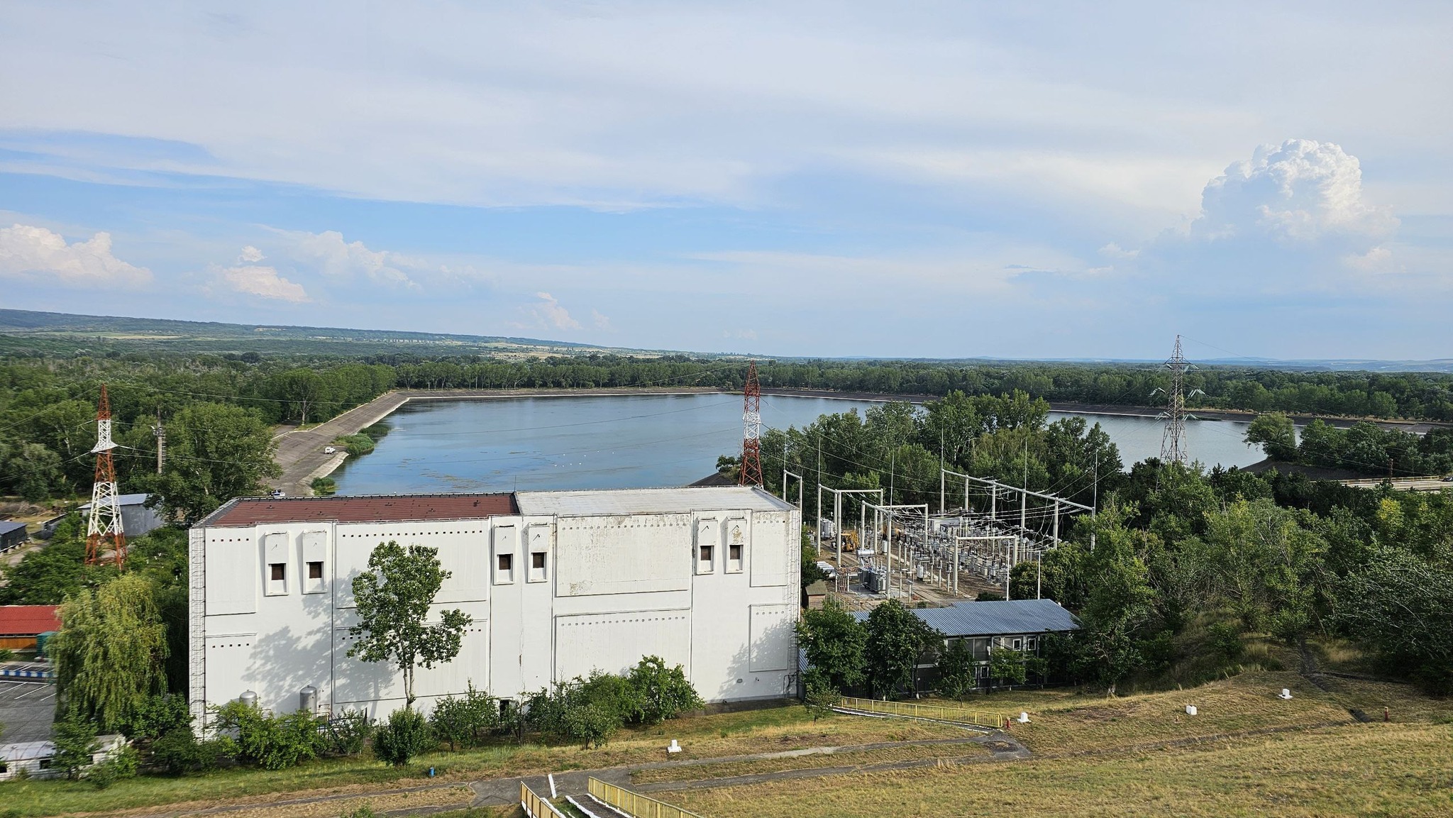 Centrala hidroelectrică de la Costești ar putea construi un parc eolian și unul fotovoltaic plutitor