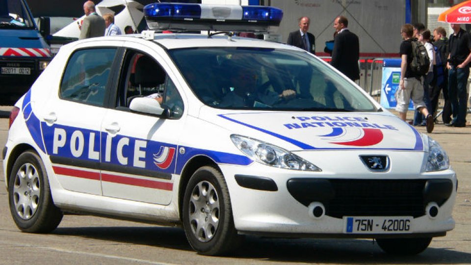 Șocant: Polițiștii din Franța au găsit un nou-născut mort într-o mașină de spălat. Mama, originară din Moldova