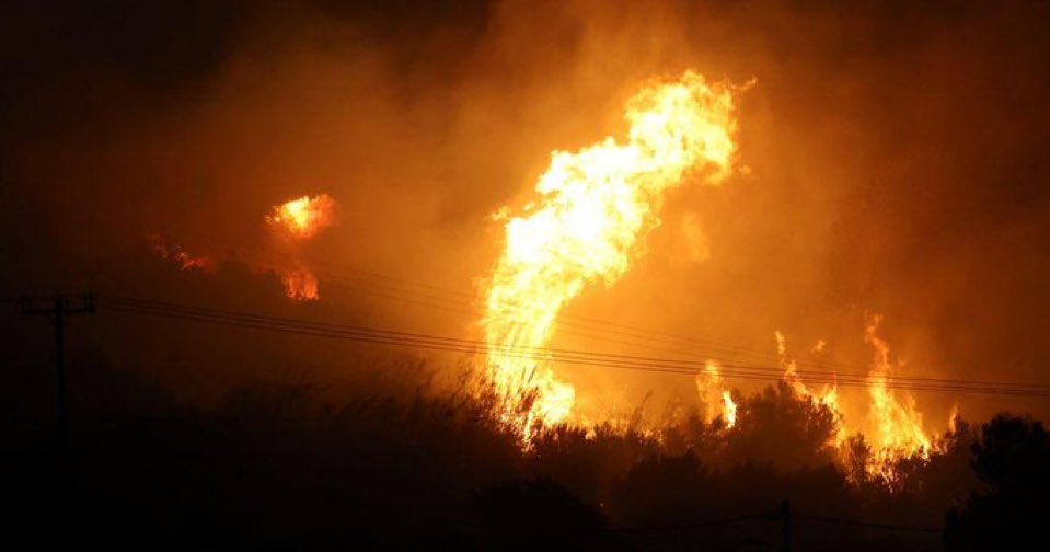VIDEO Incendii puternice pe insula Creta. Cel puțin 1.500 de turiști și localnici, evacuați