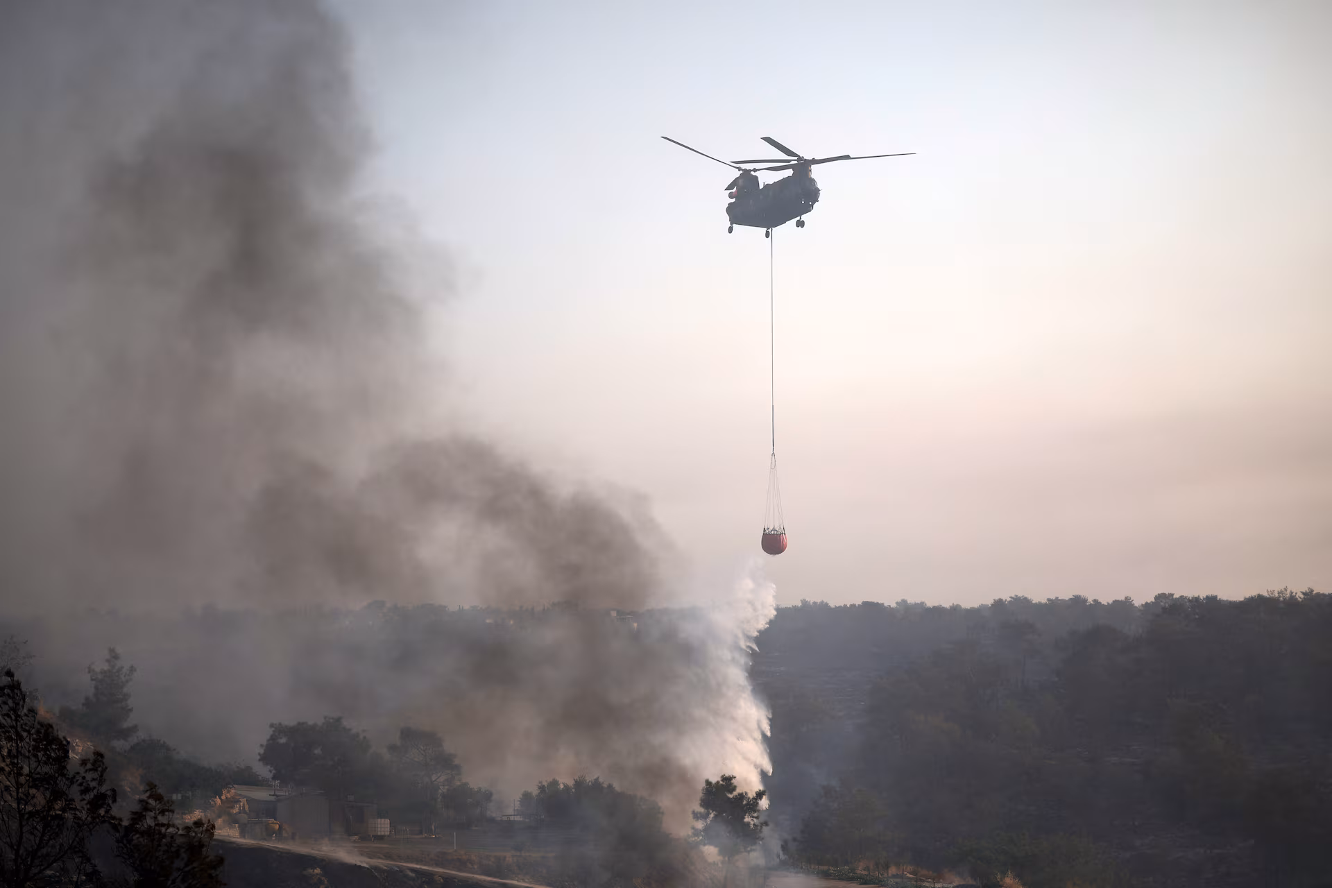 Incendiu devastator în sudul Ciprului: Două persoane au murit, iar alte câteva sute au fost evacuate