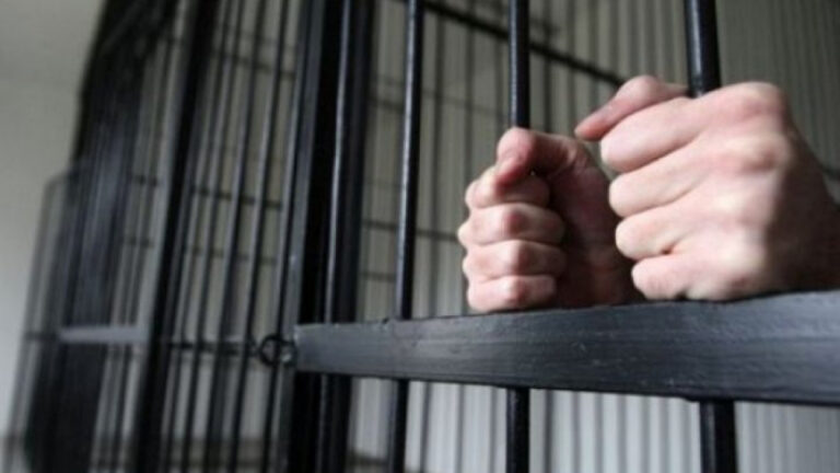 Doi bărbați, condamnați la închisoare după ce au amenințat polițiști din raionul Ialoveni