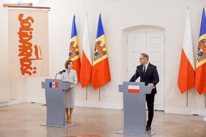 Vizită de recunoștință la Varșovia: Maia Sandu îi mulțumește lui Andrzej Duda pentru sprijinul acordat Moldovei