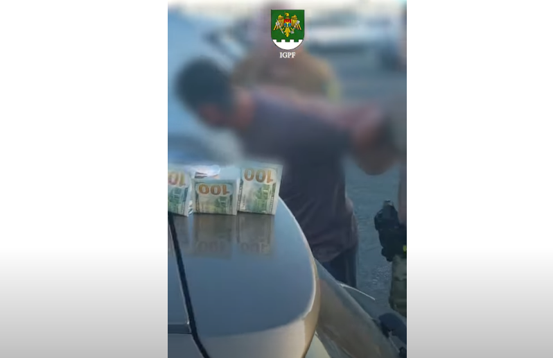 Tentativă de corupere dejucată pe AIC. Un pasager a încercat să dea mită, șase străini fiind interziși în Moldova