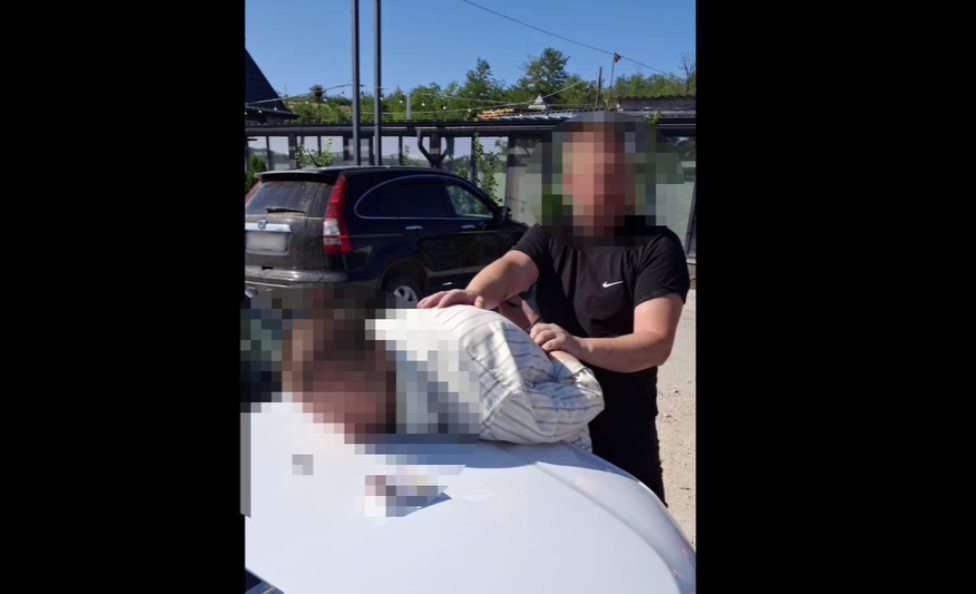 Percheziții la domiciliul unui bărbat din Căușeni. Individul a fost reținut