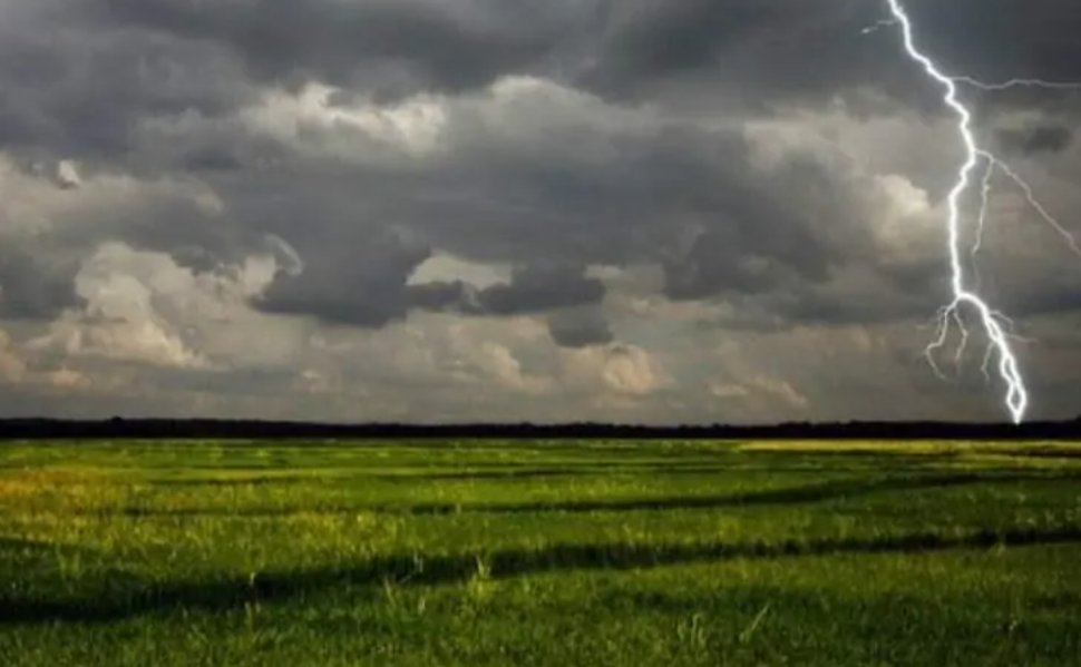 Vin ploile și furtuna în Moldova. Meteorologii au emis Cod Galben de instabilitate atmosferică