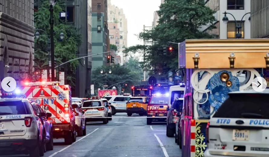 Atac armat într-un zgârie-nori din New York: Patru morți, inclusiv un polițist