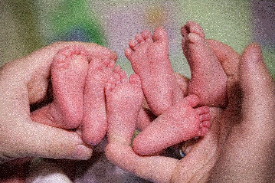 „E un miracol adevărat”. O tânără de 19 ani din Chișinău a adus pe lume tripleți