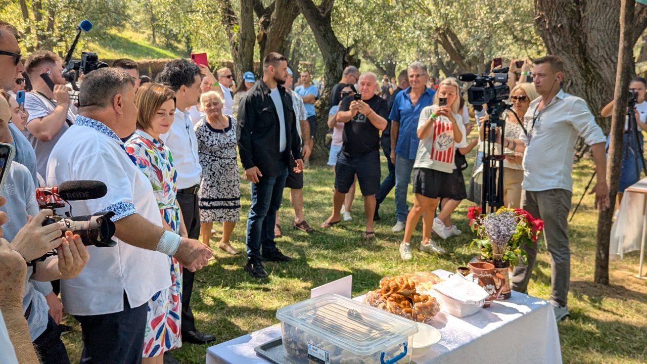 Nicușor Dan, impresionat de tradițiile din Moldova: ”Nu pot să promit că zeama voastră e mai bună”