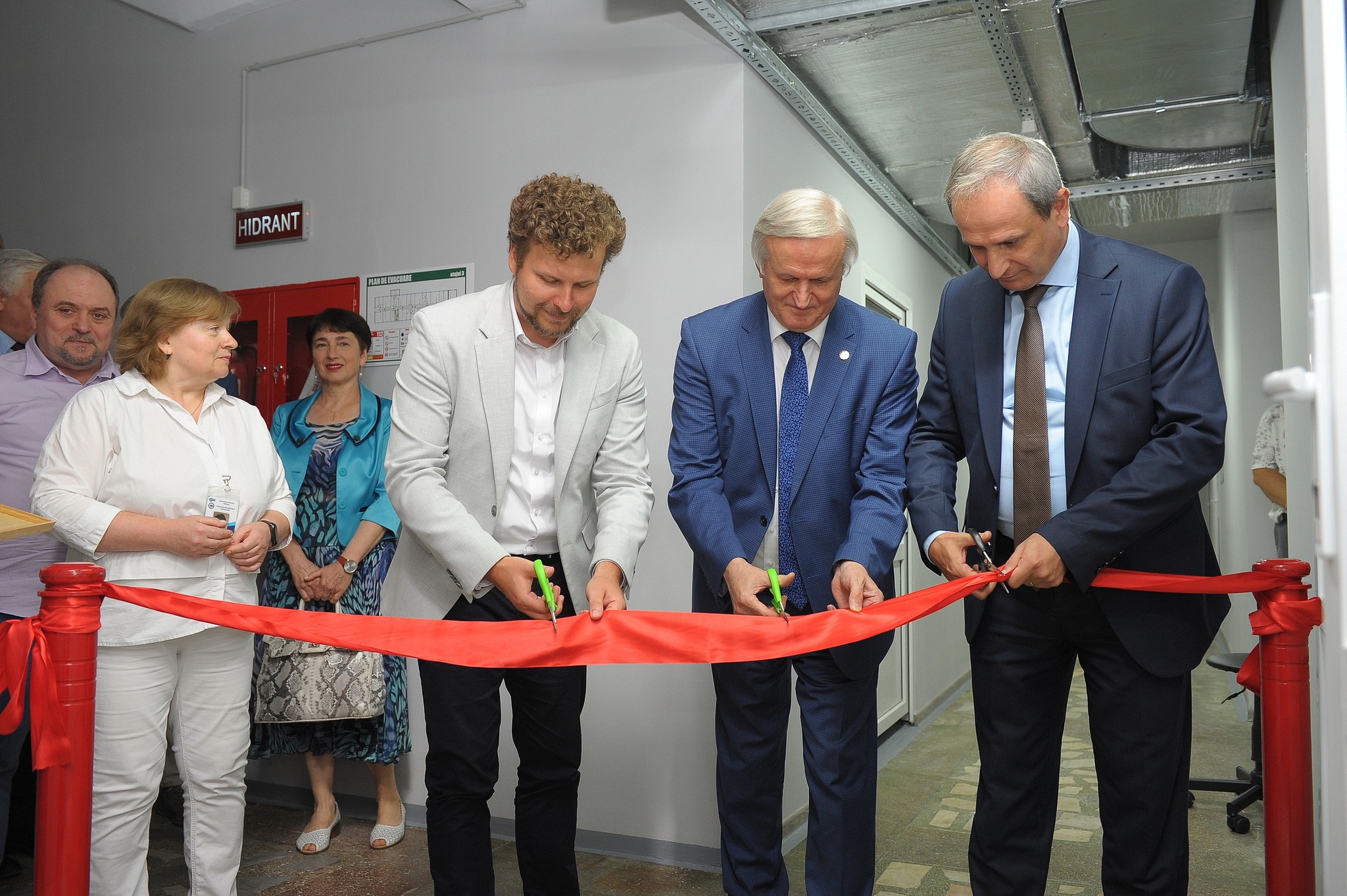 Laboratoarele Institutului de Microbiologie, modernizate pentru cercetări mai eficiente