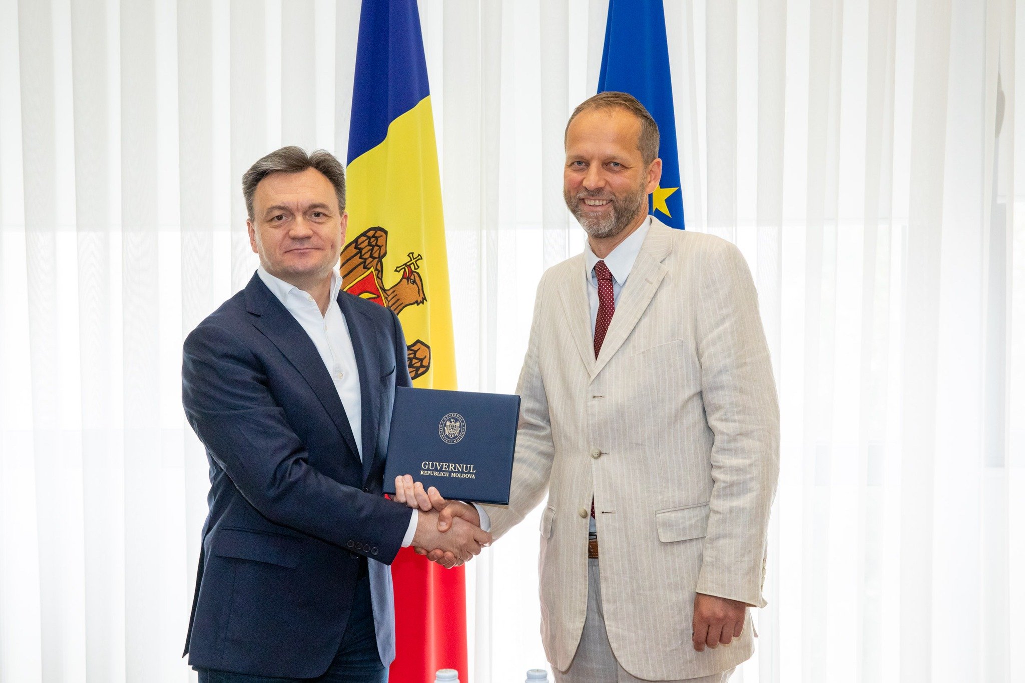 Premierul Dorin Recean s-a întâlnit cu ambasadorul Jānis Mažeiks, la încheierea mandatului său în Republica Moldova