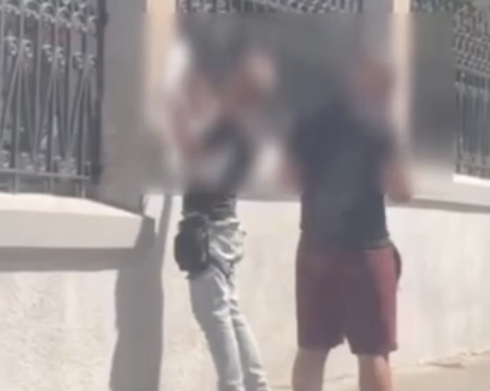 Doi cetățeni străini, reținuți în Chișinău pentru distribuirea de afișe cu mesaje instigatoare la ură