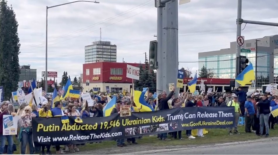 VIDEO Proteste pro-Ucraina la Anchorage, înaintea întâlnirii Trump – Putin
