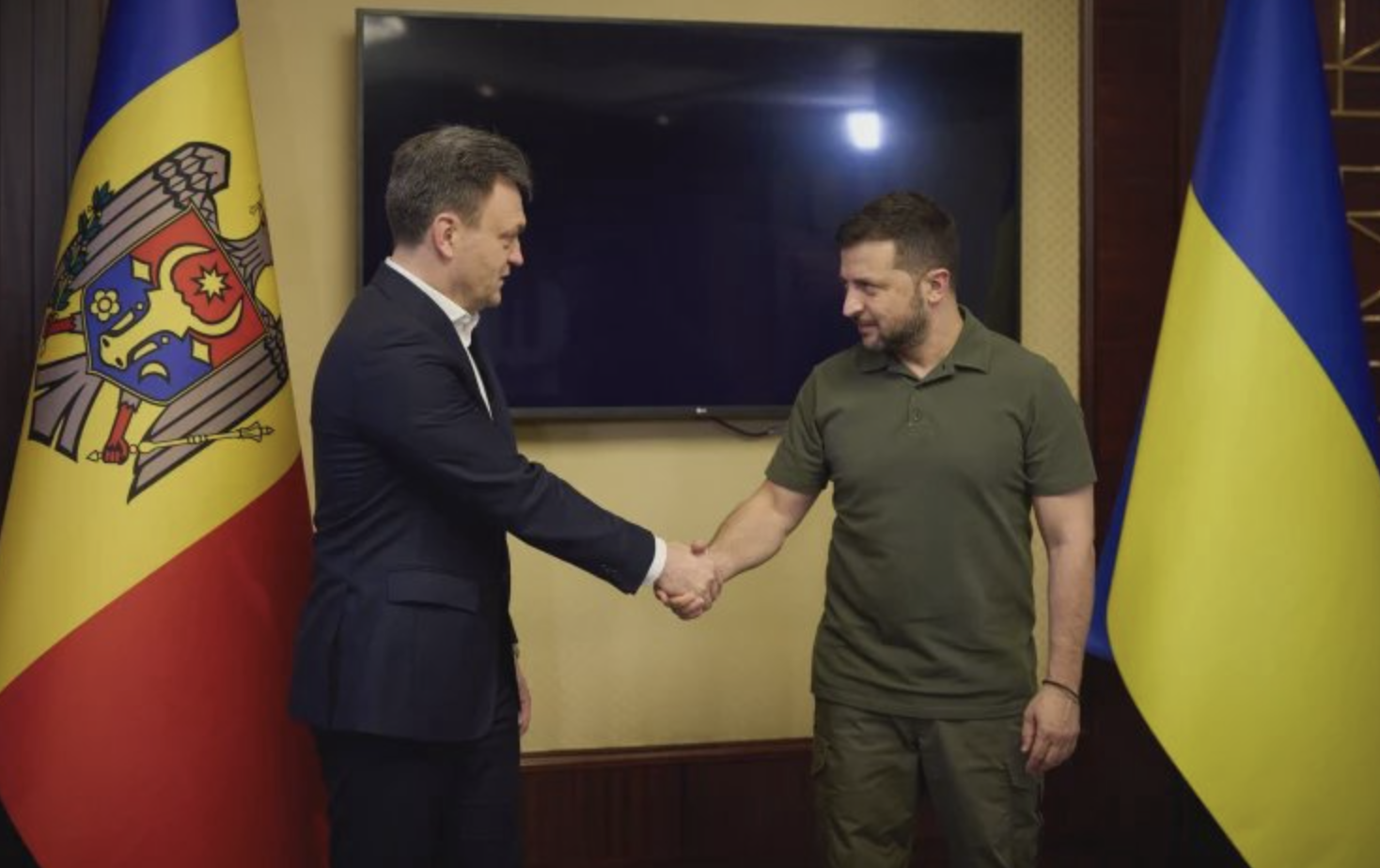 Premierul Dorin Recean, decorat de Volodimir Zelenski cu Ordinul „Cneazul Iaroslav cel Înțelept”