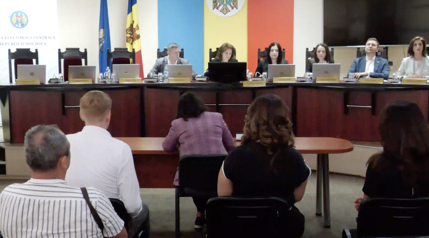 Concurenții electorali au semnat Codul de conduită. Mâine începe campania electorală