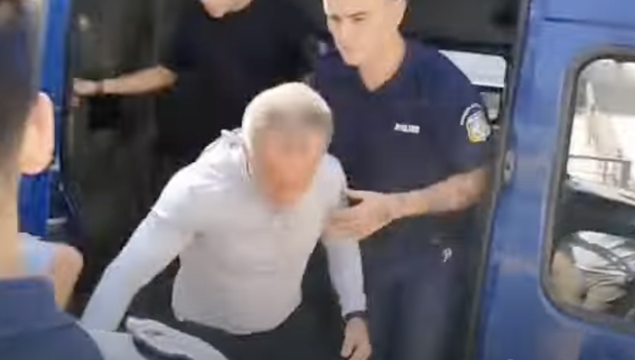 VIDEO Extrădarea lui Plahotniuc: oligarhul, escortat forțat în sala de judecată la Atena
