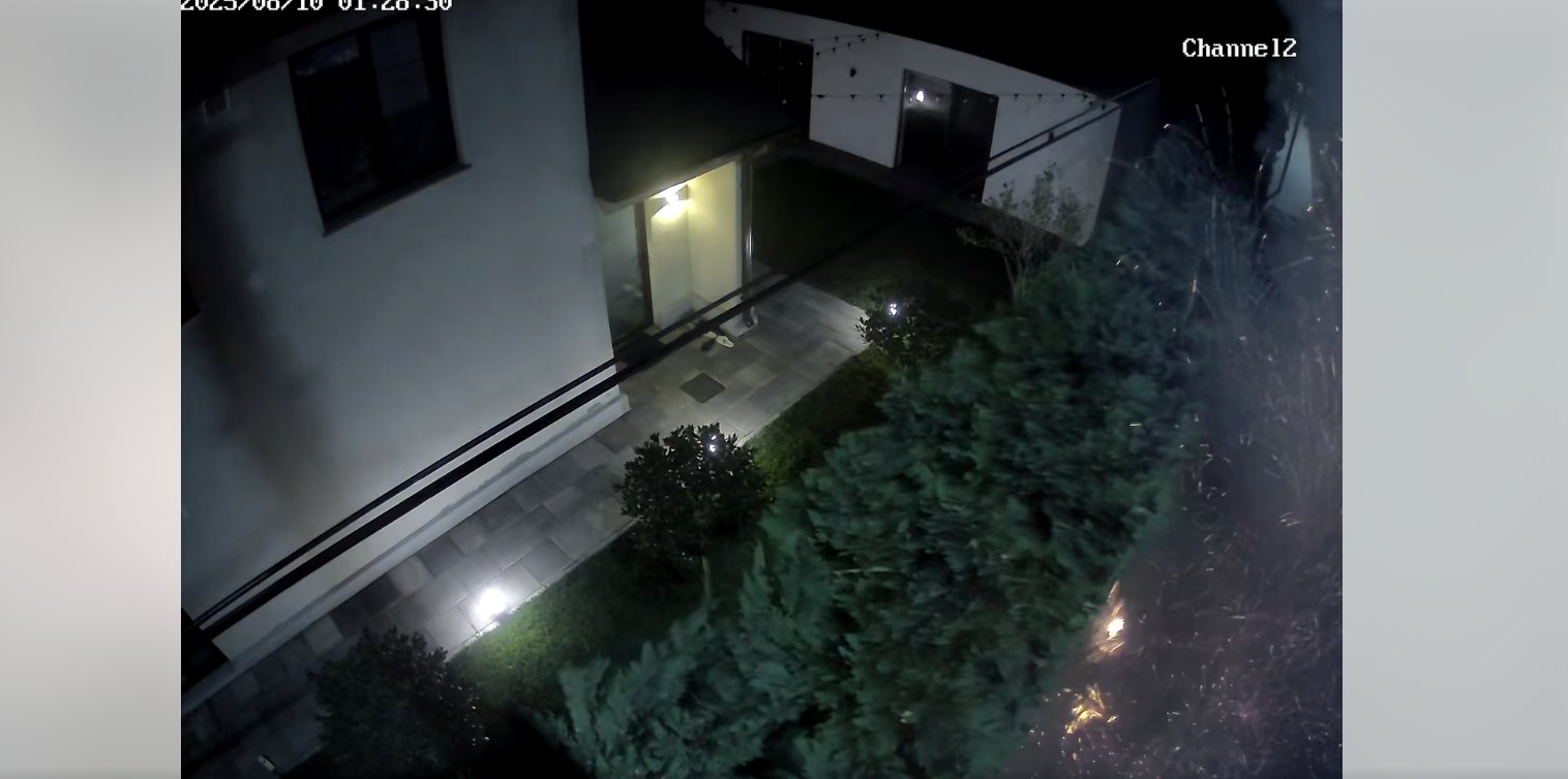 VIDEO Atac cu explozibil în grădina primarului PAS din Stăuceni. Partidul condamnă acțiunea de intimidare