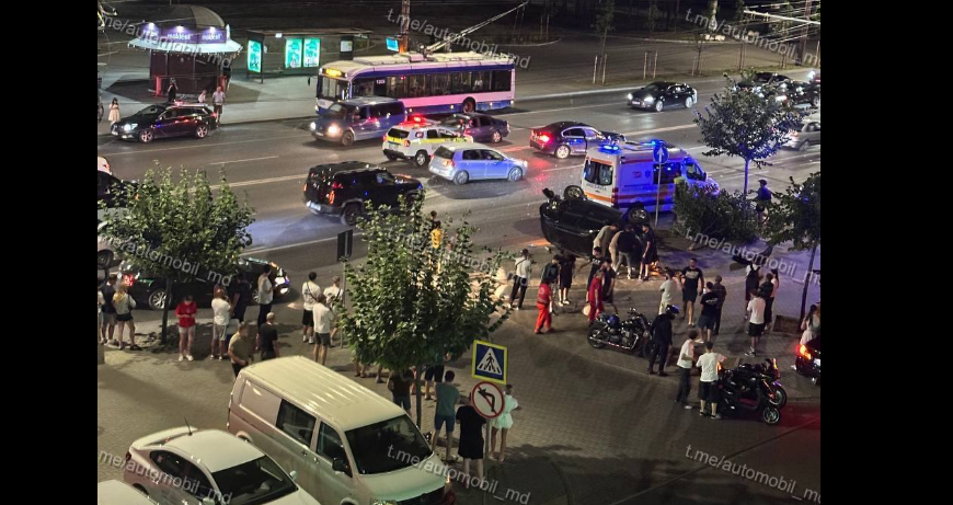 Accident grav în Capitală: O mașină s-a răsturnat, sunt VICTIME