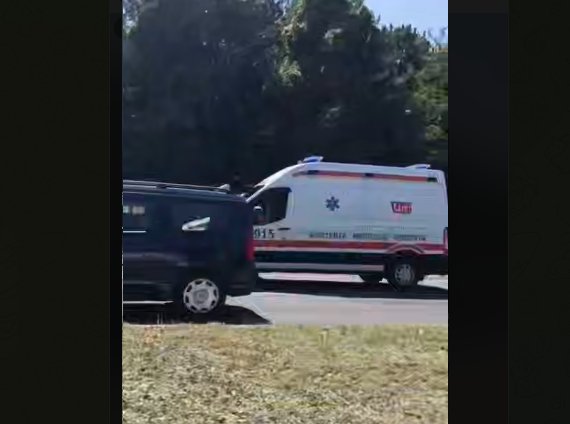 Accident ca în filme în Capitală. Un camion s-a răsturnat, apoi a revenit în poziția de deplasare. Șoferul, la spital