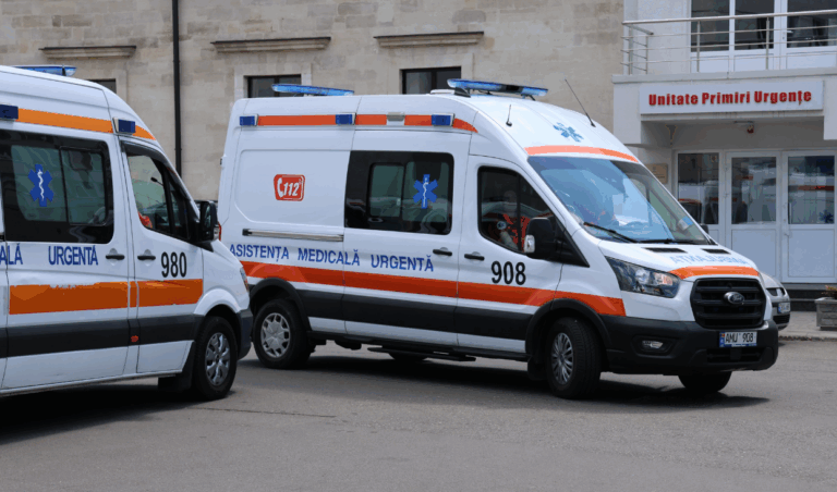 Echipaj de ambulanță, atacat cu cuțitul în timpul unei intervenții la Chișinău