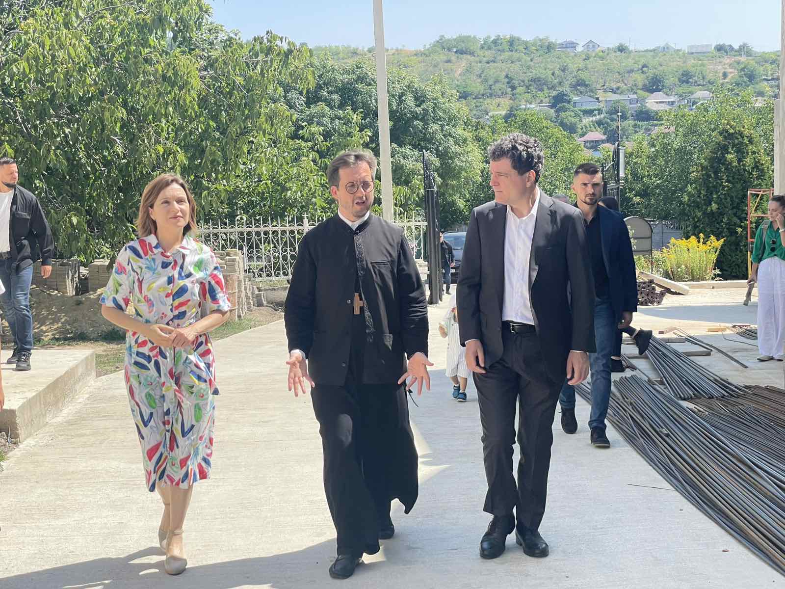 Președintele Nicușor Dan a mers la biserica românească din Ghidighici: Vizită istorică